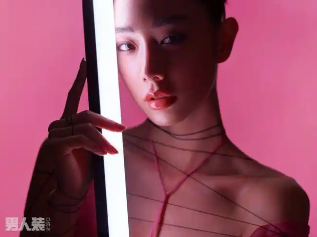 克拉拉《男人装》性感大片