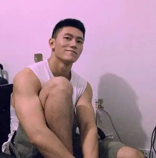 20岁183cm的大学运动男生,身材好到被盗图_照片_视频_因为