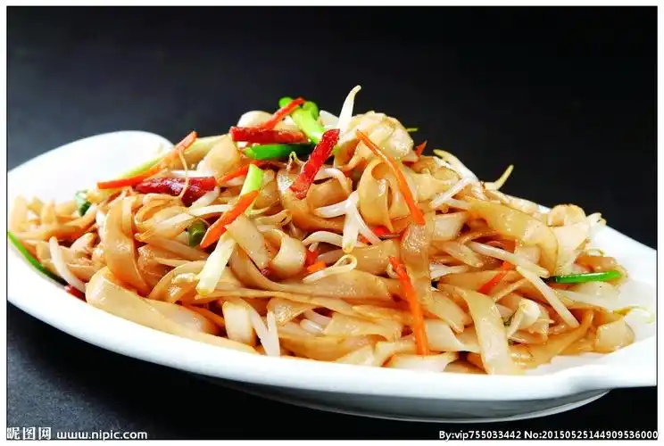 三丝炒河粉图片