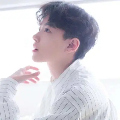 清新秀气的小鲜肉男生头像--纯净