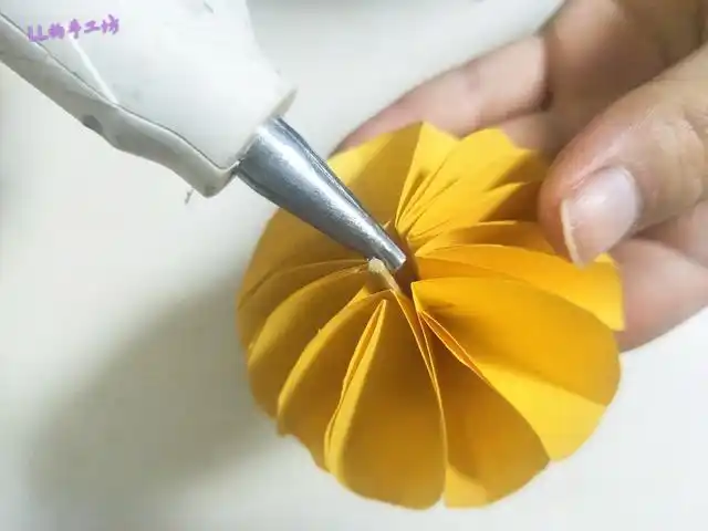 彩纸手工制作风铃,用纸做手工简单漂亮风铃(几张简单彩纸折一折)