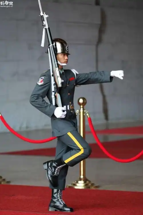 台湾军人 - 礼队换哨交接式