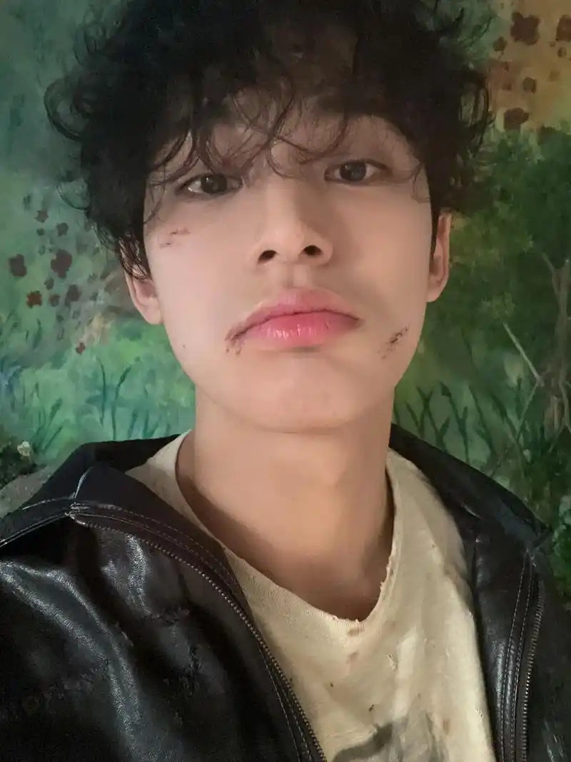 小葵像是拆家后 满身凌乱的可爱修勾 #金珉奎 #向全世界安利 - 抖音