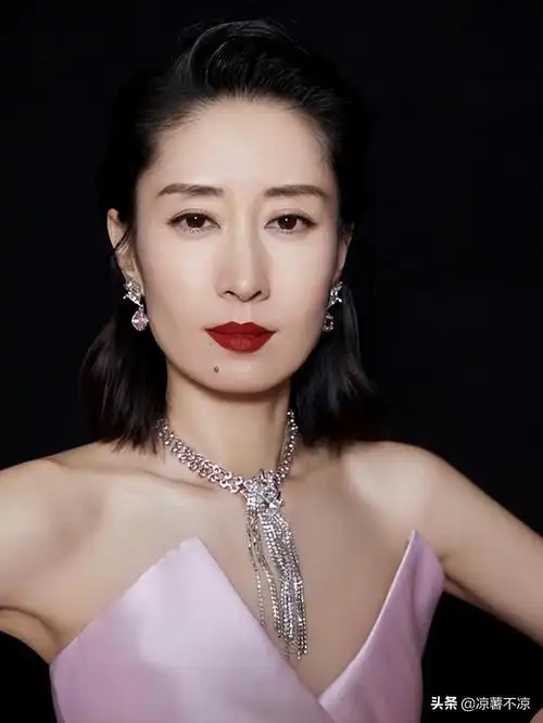 5位被捧成"老戏骨"的女星,个个演技平平,演技真撑不起名号-我的快乐小