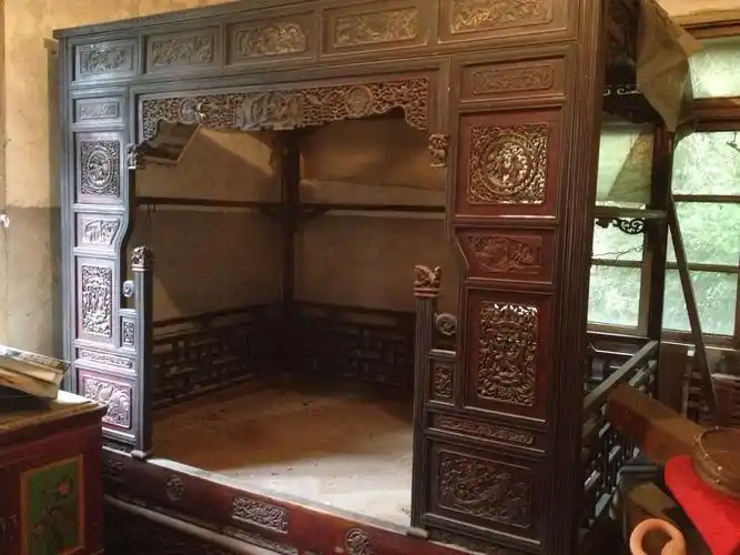 家里有一张奶奶睡过的古床,求各位大神帮忙鉴定一下_百度知道