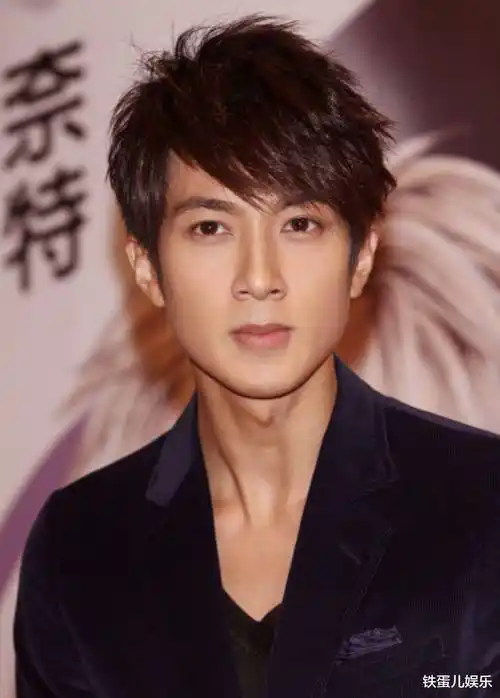 娱乐圈中的"宠妻狂魔"男明星,李承铉三句不离戚薇,黄贯中上榜_妻子