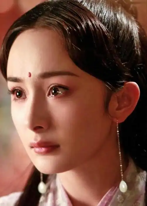 泪眼朦胧的古装女星赵丽颖惹人怜热巴美