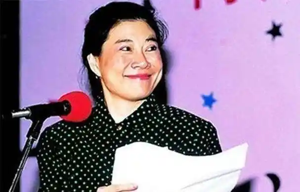 亦舒的塑料闺蜜情:离婚后恋上闺蜜男友,以关心闺蜜为借口接近