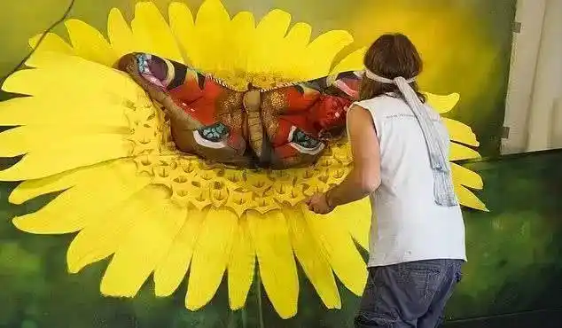 意大利画家人体彩绘作品这只蝴蝶是一个美女看了几遍都没看出来