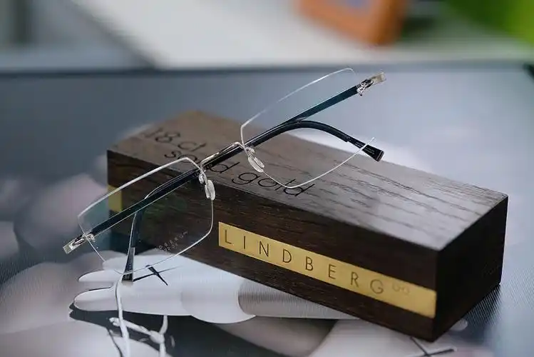 lindbergprecious系列18k白金无框眼镜