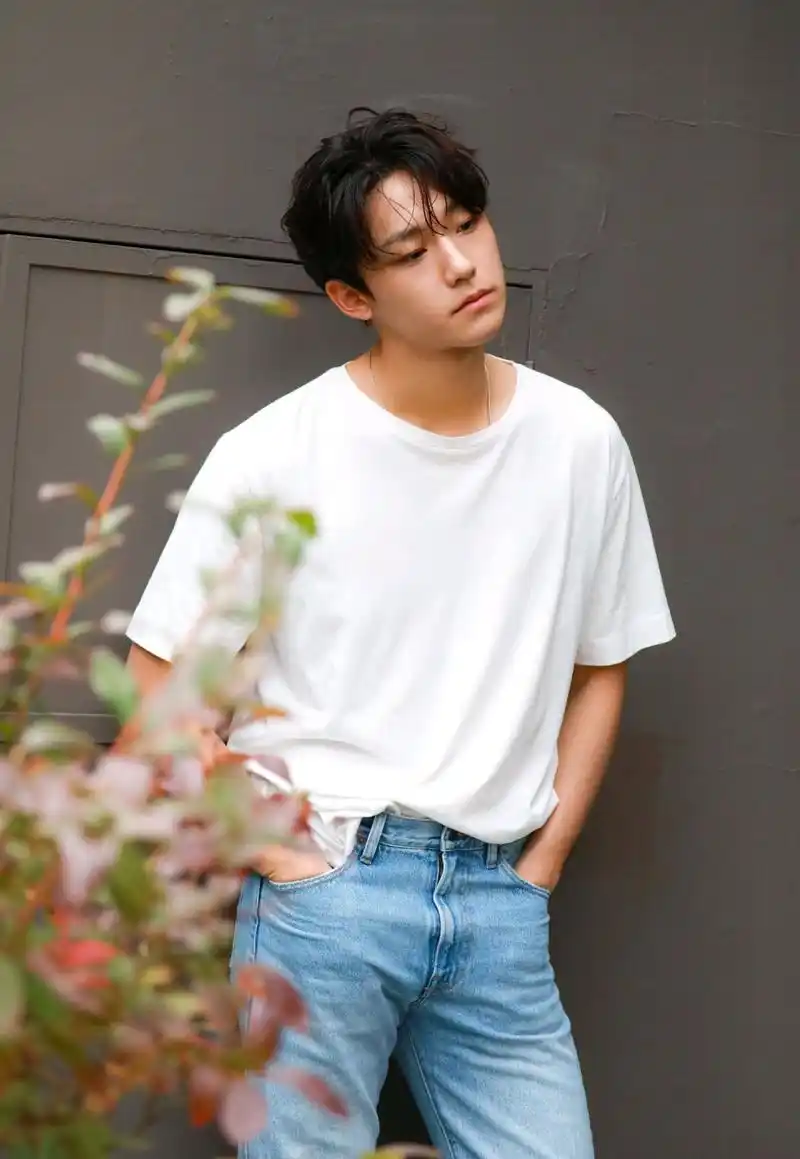 「李到晛」gq korea 11月刊 拍摄花絮照