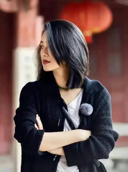 周韵的张弛有度的感觉和力量,岁月赋予了他独特的东方神韵_美人_衣服