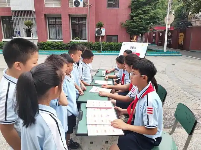 小小红领巾 闪闪在我心 ——成都市双流区棠湖小学(南区)2024年入队