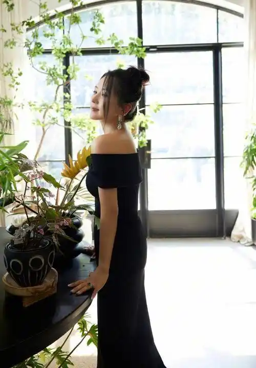 晒近照瘦了一大圈,锁骨窝小蛮腰超抢镜_减肥_照片_镜头