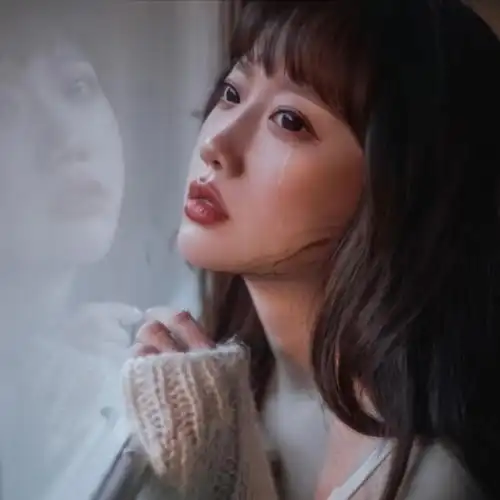 泪水划过眼角伤感女生头像图片