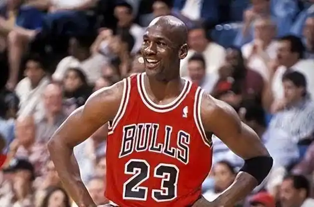 历史仅5人做到,现役2人,乔丹不是第一|湖人|公牛|凯里·欧文|篮网险胜