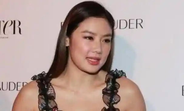 她28岁时嫁给了42岁天王,4年榨干丈夫7亿家产,现如今却胖成球_乐基儿