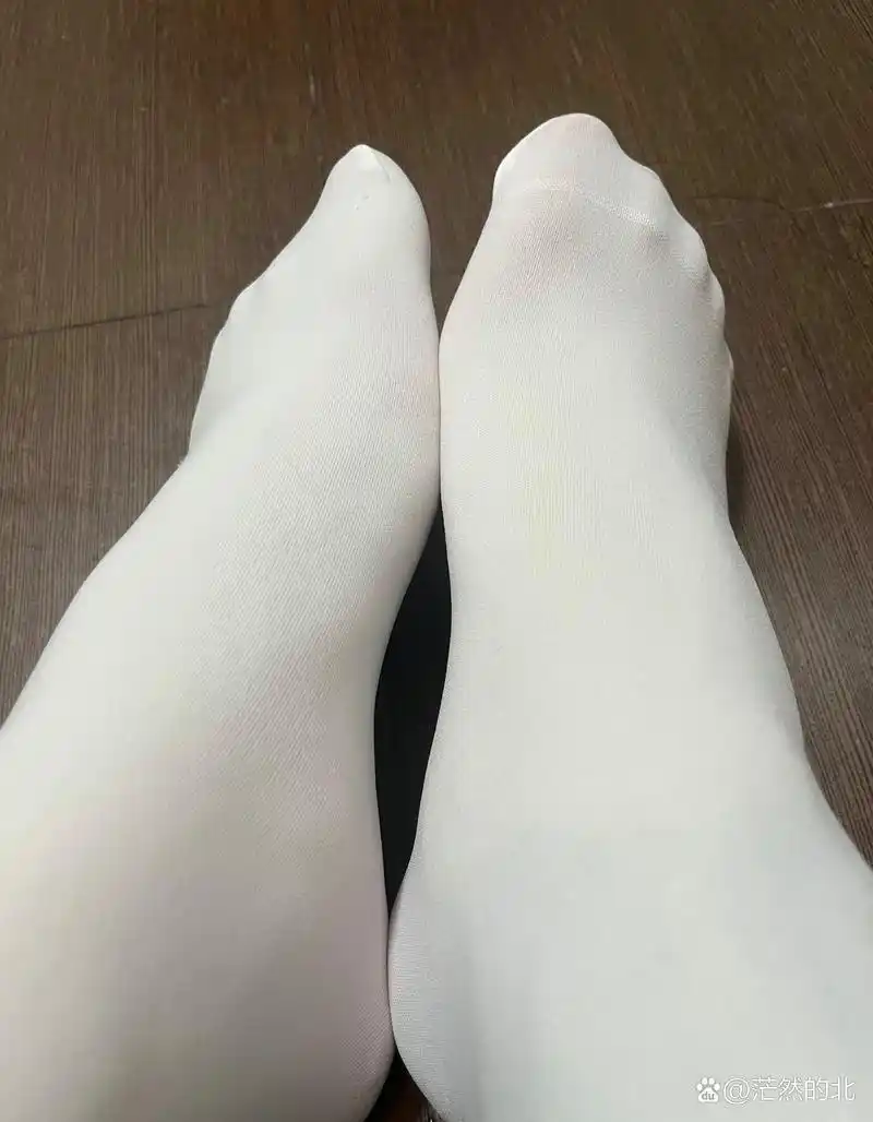 👣初见这双袜子,就被它的质感深深吸引!