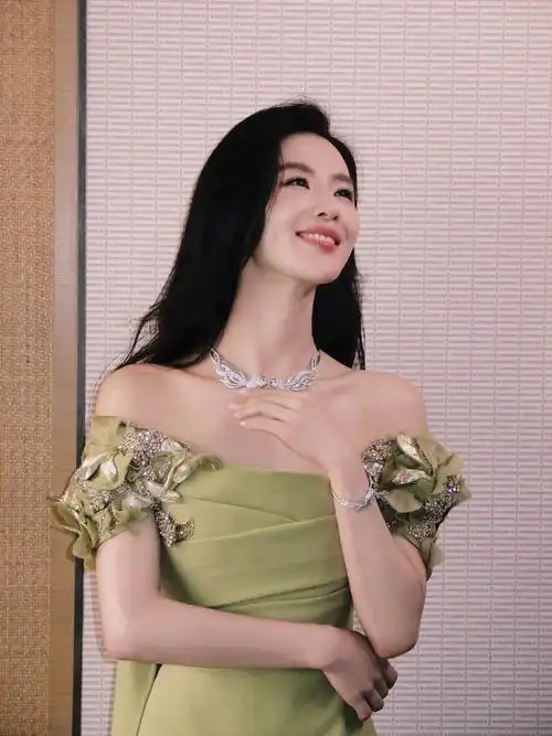 qeelin全球品牌代言人刘诗诗