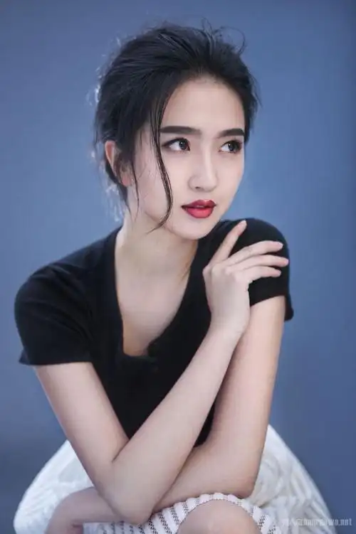 清新女神许龄月写真,清纯靓丽优雅性感,长发飘飘仙女范.