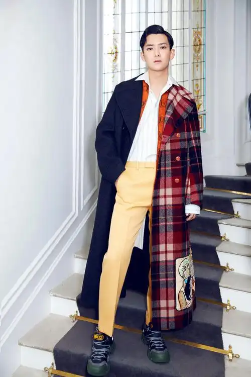 熊梓淇首次亮相巴黎时装周演绎法式复古摩登风情