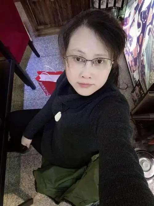 44岁离异女征婚照片(id:90504081)_上海征婚交友_珍爱网