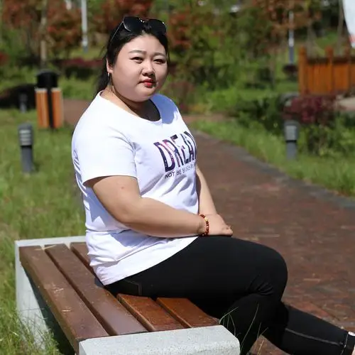 一折半截袖女_加肥加大白色短袖大码t恤女字母宽松200斤胖mm半截袖