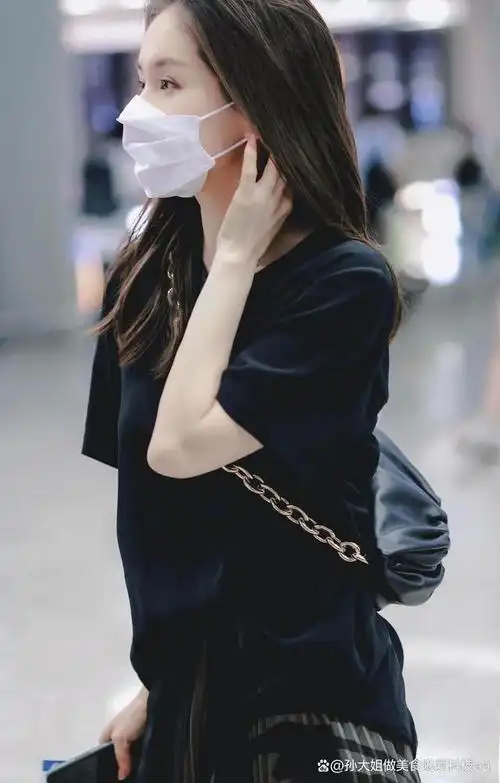 王子文,这位身高只有159cm的女明星,虽然在众多女明星中算是较矮的一