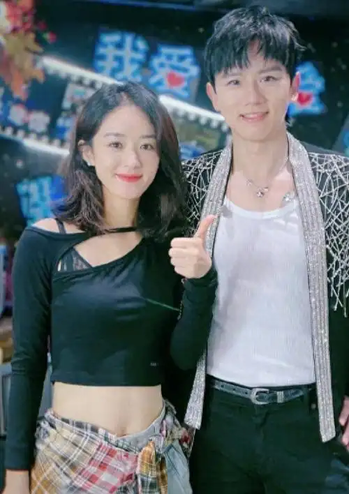 戴假发和大10岁赵丽颖看演唱会姐弟恋曝光王一博方回应了