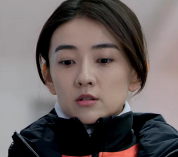 演了那么多偶像剧,梁洁再次回归正剧题材,素颜出镜简直美爆了