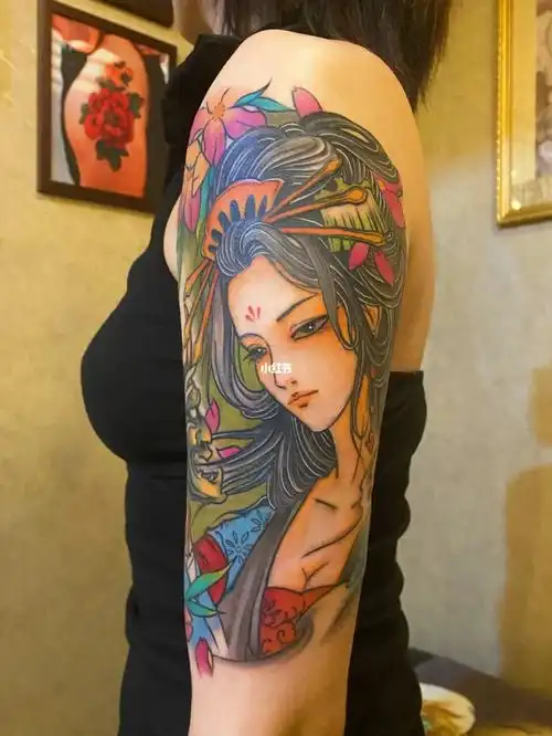 金华美女艺妓纹身 彩色的有点好看哇