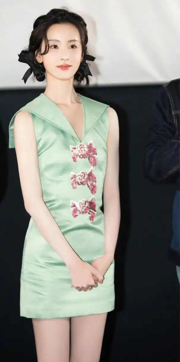 陈都灵绿意短裙小清新唯美穿搭写真壁纸