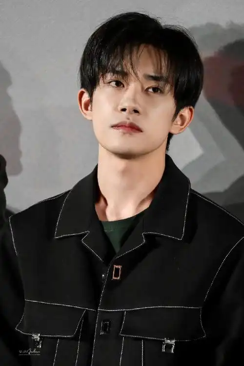 俺们万里@tfboys-易烊千玺#四字 易烊千玺 yyqx 四字弟弟