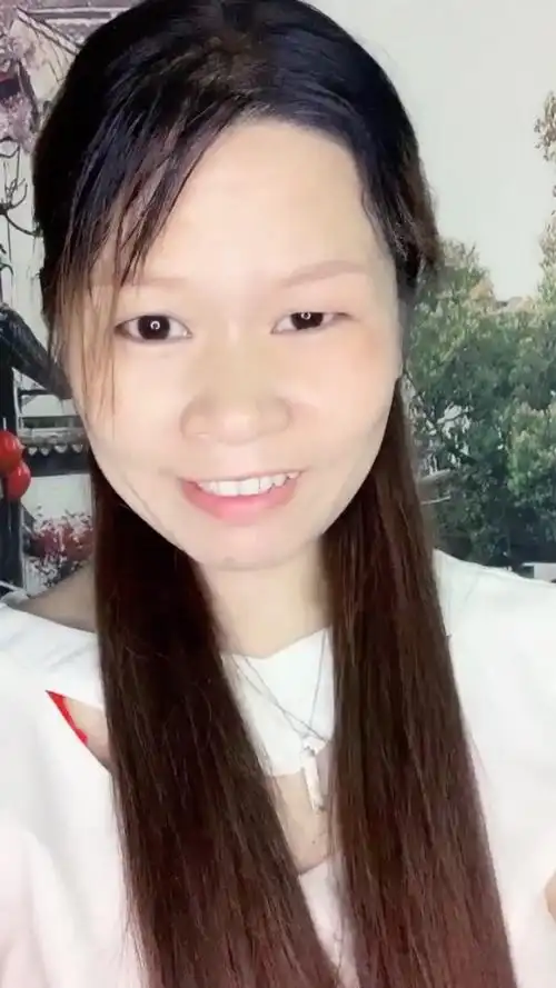 素颜是老阿姨,化妆后嫩回25岁