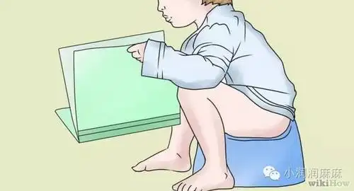 先教会孩子在坐便器上学会排便4,男孩在学会排便后,开始可能蹲着尿尿