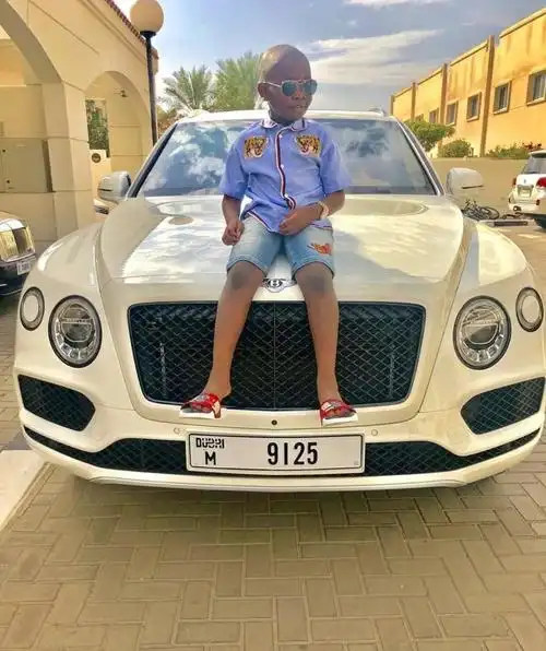尼日利亚六岁富二代炫富豪宅和超跑车队其父被控洗黑钱