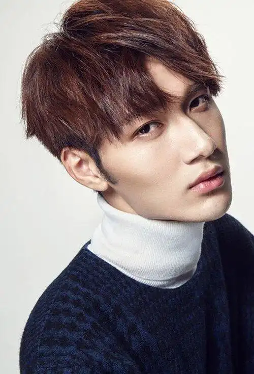 日韩男生必备的偏分短微卷发系 瞬间乳获少女心的帅酷短头发(4)_发型