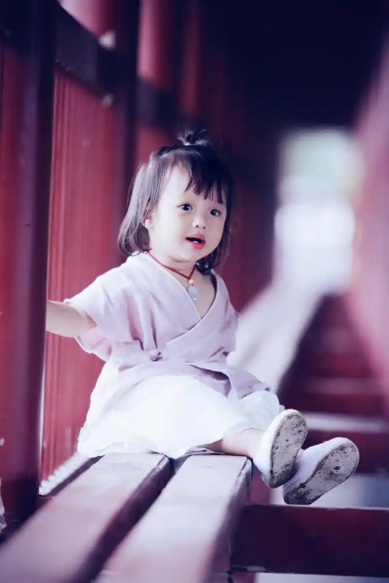 汉服可爱小女孩