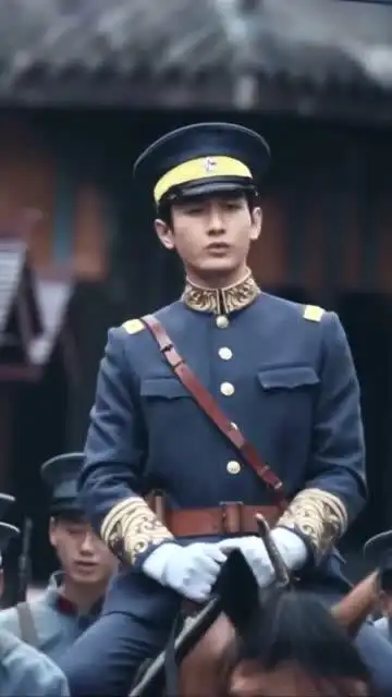 成毅太适合民国剧了穿上军装就是一身正气啊