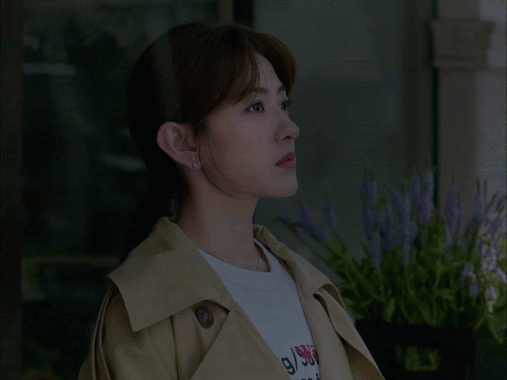 梁洁小姐姐饰演的李潇潇,一颦一笑都充满了恋爱的甜蜜.