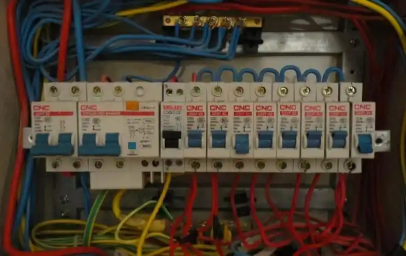 家用配电箱怎么分配才合理?这样安装,你家50年不跳闸_手机搜狐网