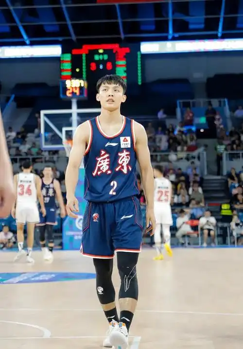 徐杰是真大腿无疑!落后15分逆转功不可没!