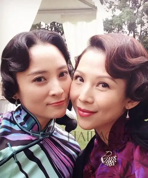 蒋勤勤蔡少芬合照年轻写在眼睛上