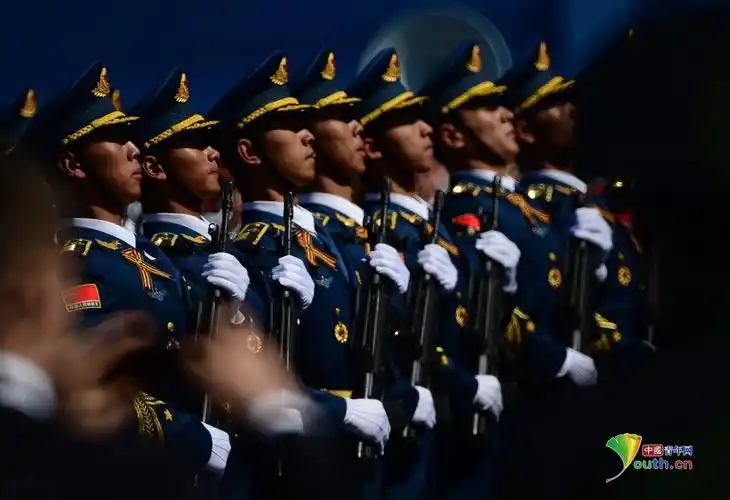 解放军三军仪仗队亮相俄阅兵总彩排