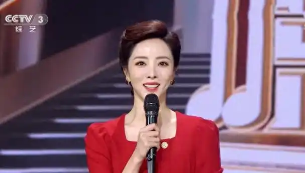 央视主持人李思思完成离职代表节目回声嘹亮彻底改版