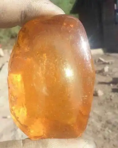 朋友在乡下捡到一块透明石头,专家鉴定后,高兴坏了!