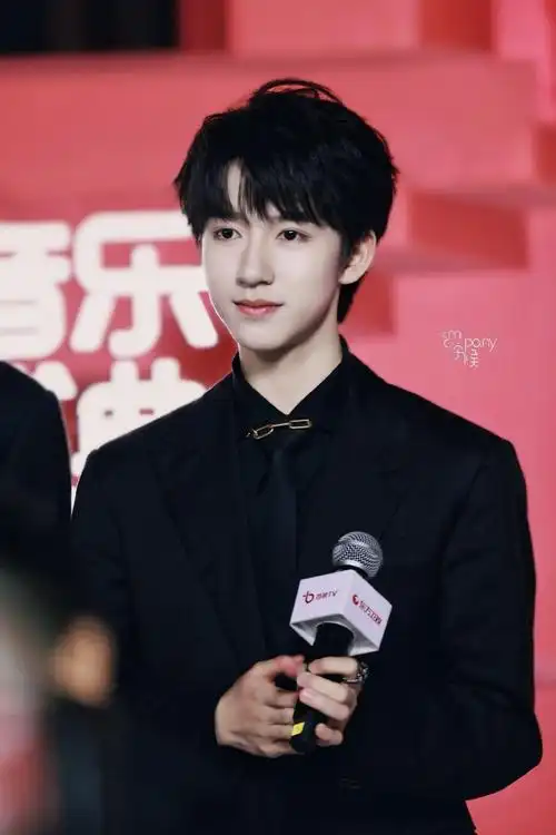 7715#贺峻霖 东方风云榜#20211117东方风云榜真的好精致啊~@时代