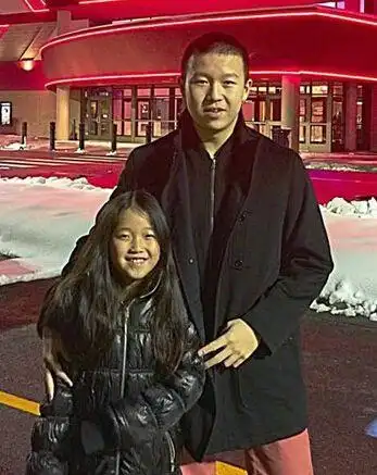 宋丹丹前夫英达小女儿近照首曝光