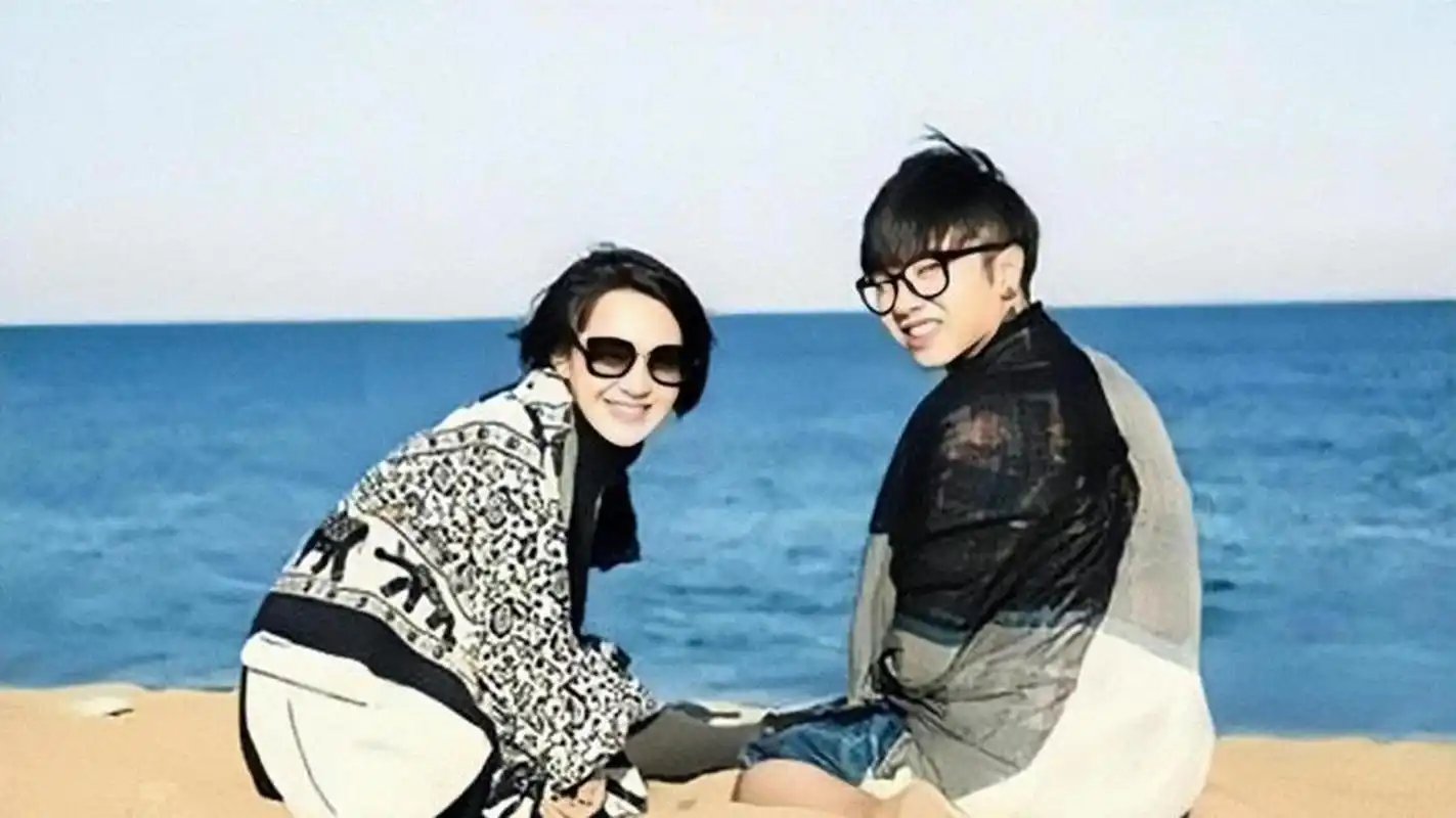 54岁的许晴和小21岁的华晨宇同居了?采访还称:我们会相爱一辈子.