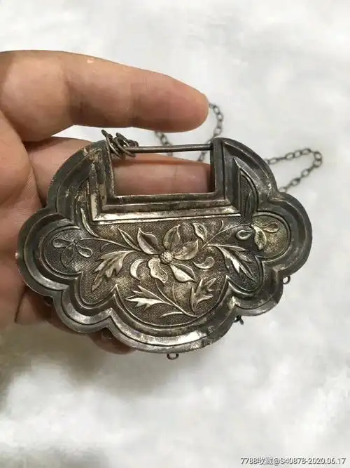 清代铜鎏银长命锁